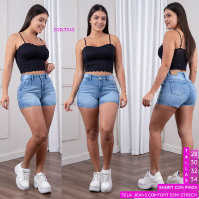 Alternative view of SHORT CON PINZA